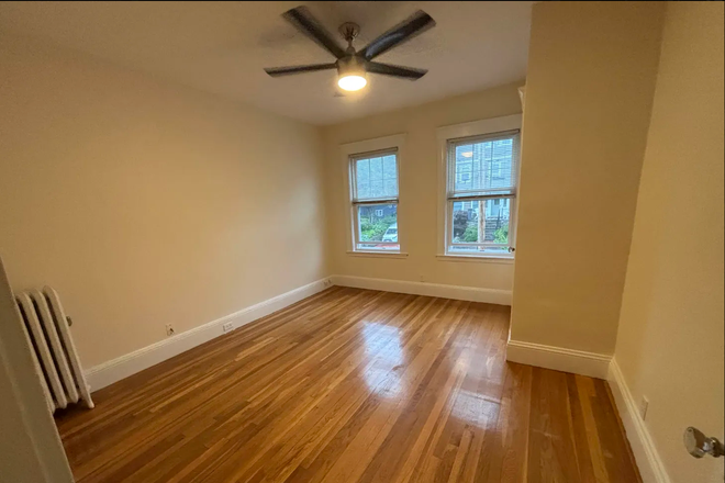 Bedroom 1 - 2 Available Rooms, close to campus in safe neighborhood Apartments