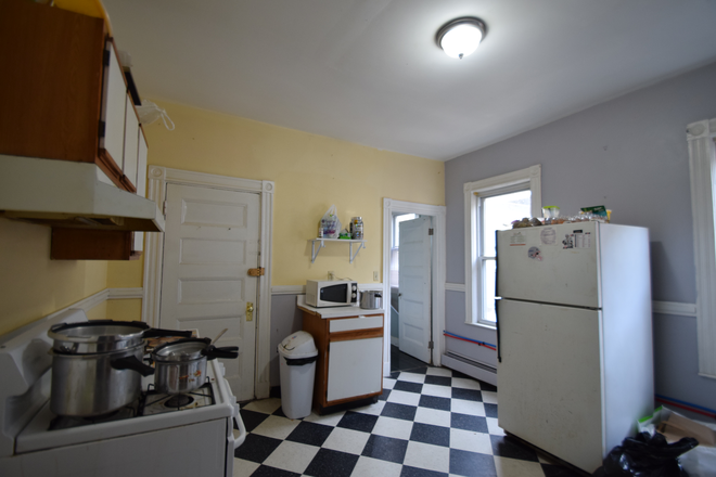 ... - 5 BED MISSION HILL W/ IN-UNIT LAUNDRY Triplex