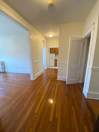 HALLWAY - PROFESSIONAL BUILDING 1 BED COMMONWEALTH AVE **JUNE 1st**  NO FEE** Apartments