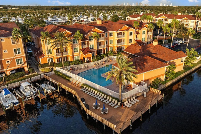 Outside View - Luxury Resort Living Condo