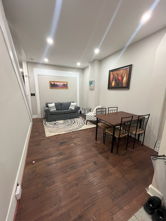 Living Room - Renovated Townhome Located within 4 min Walking Distance from JHM JHU School of Nursing/Public