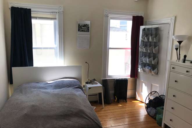 Bedroom - Spacious Four Bedroom Apartment in Cambridgeport