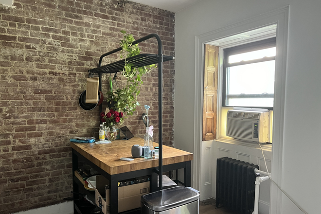 Included table w/ stools & AC unit - Beautiful Studio Sublet w/ in-unit W/D & dishwasher Apartments
