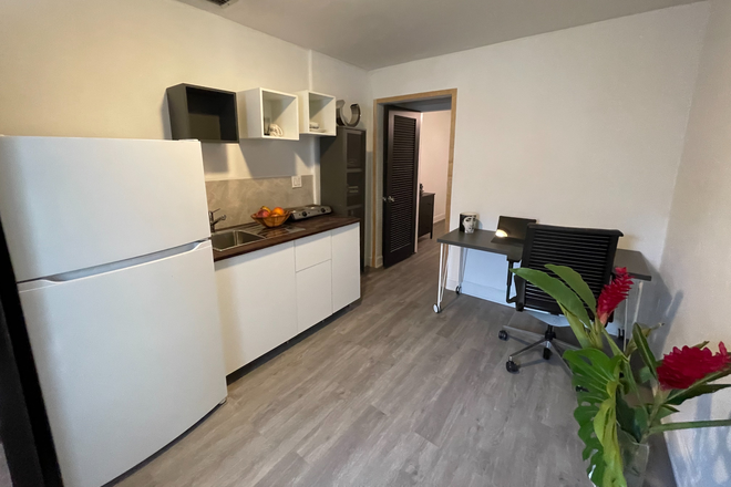 Very roomy, and fully furnished - NEW LISTING PRIVATE 1BEDROOM  APT/ 1BATH UNIT -walking distance to FIU MMC