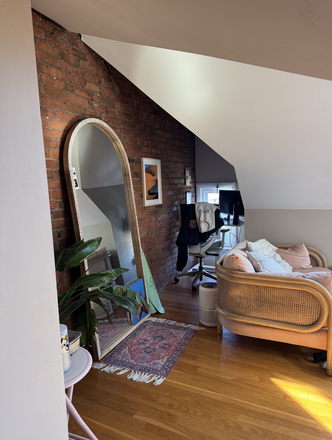 Spacious Attic Bedroom - Spacious 3 Story House - 1 or 2 Bedrooms Available! Furnished (optional)!