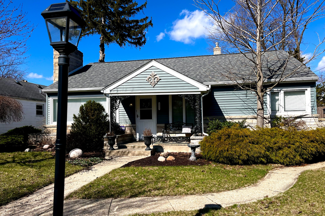 Exterior View of House - Two Bedroom Furnished w/Home Office, Close to Campus