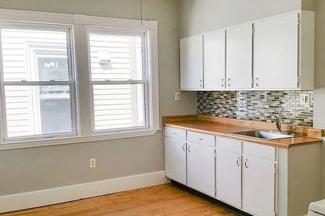 Kitchen - Very Convenient Location: Campus/Red Line Access Apartments