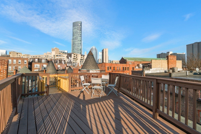 roof deck - Sun-filled top, corner unit with private roof top deck in Symphony Area Condo