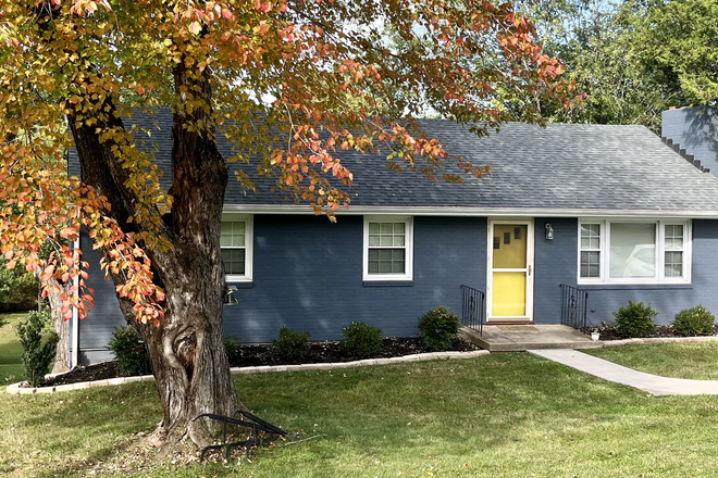 Outside street view of House - Gorgeous Home, minutes from LU, either all Ladies or all Gents. God bless!!