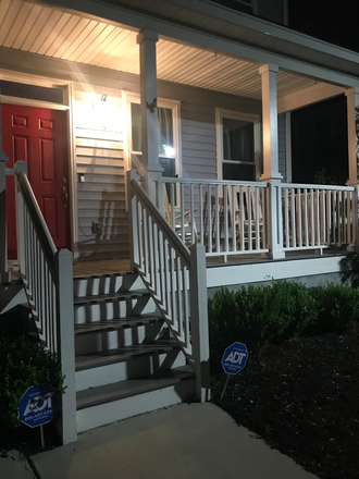front porch with lighting - BEAUTIFUL HOME - by Folly Beach &JI connector. Bed, full bath, & office. Cleaning/utilities/wifi