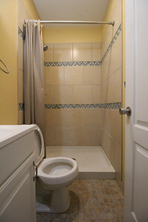 bathroom - 1525 Seybert St #A Apartments