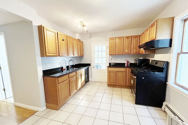 Call NOW for showings! 617-236-8550 - PLYMOUTH ST - HUGE 4 OR 5BR *AVAIL NOW* W/ LNDRY IN BLDNG, EIK, DW, 2 BATH, SHARED YARD, OFFCE! Apartments