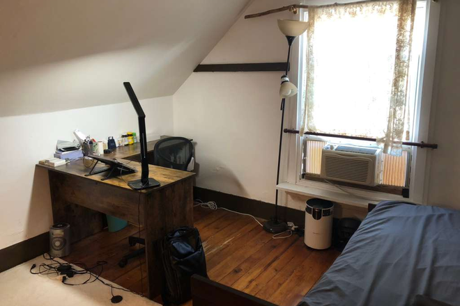 3F Bedroom - Private Room in spacious house, 2 mins to Porter Sq