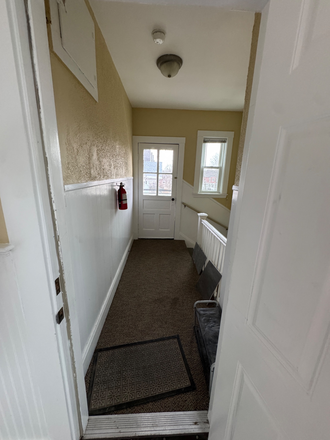 ~ - GLEAMING THREE BED ONE BATH NEAR TUFTS Apartments