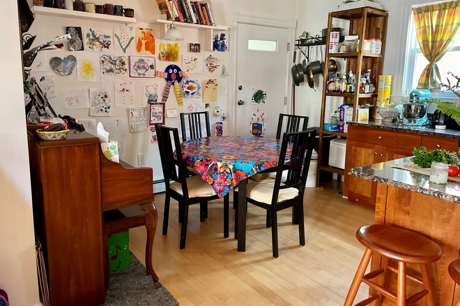 Dining area - Beautiful, sunny, furnished condo (near Tufts, Harvard, MIT)