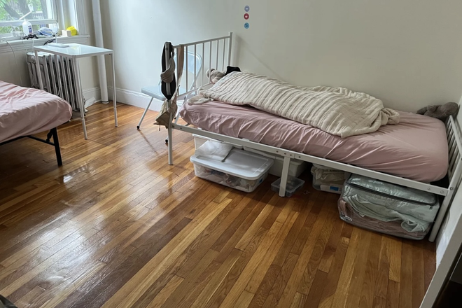 spacious bedroom, with free furnitures (bed frame, table, chair) - 2b1b sublease green line access