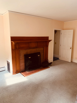 Living room - Charming 1 bedroom next to athletic complex, parking included, quiet/beautiful street Apartments