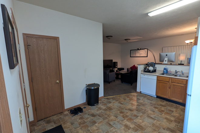Entrance - Private Room in 3 Bed, 3 Bath Townhouse – Spring Lease