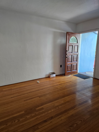 living room - Single- Family Classic Grove Home for Rent, Close to campus, a block from Cocowalk,