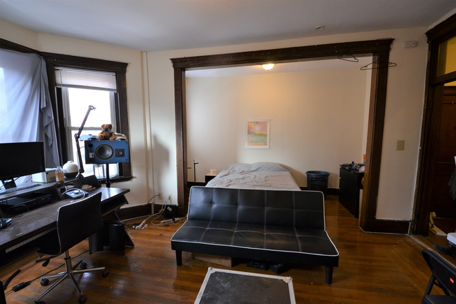 Bedroom - Studio - NO BROKERS FEE - H&HW included - $2500 - Hemenway St - Cats OK - Laundry in Building Apartments