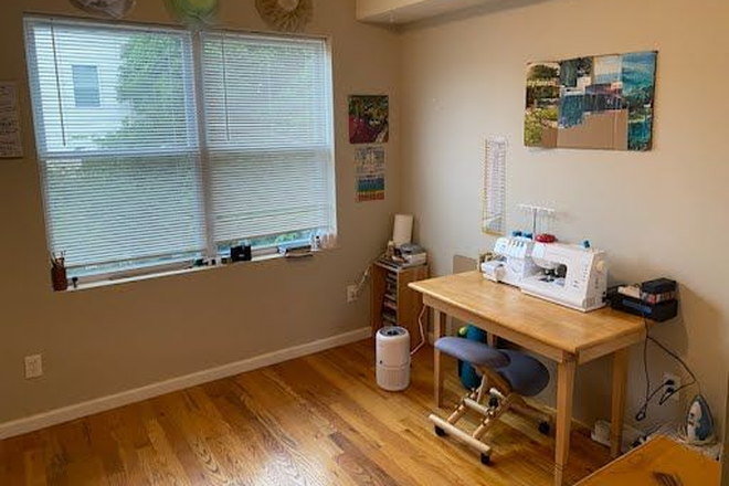 bedroom 1 - Spacious 2-Bedroom Apartment Near Penn and 40th Street Subway