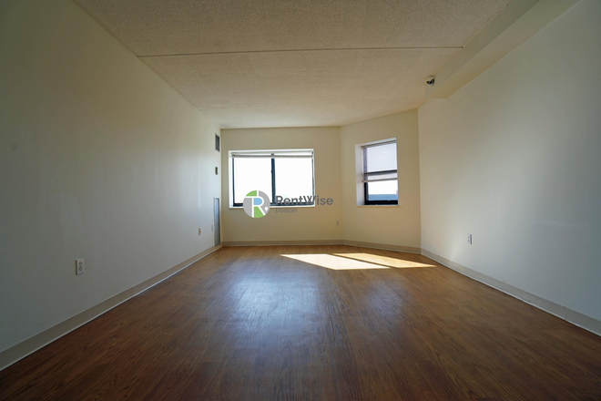 1 - AVAIL NOW-Incredible Central Sq 2 bed 2 bath! Easy Red Line. Pets OK! Apartments