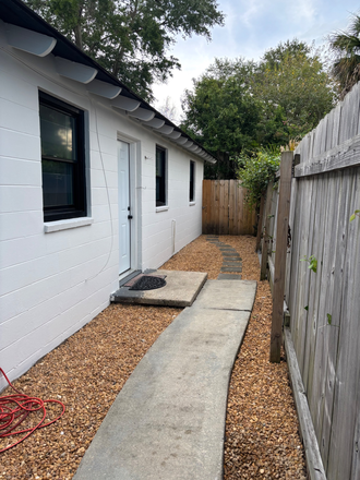 Entryway - Just renovated 2 bedroom / 1 bathroom with backyard