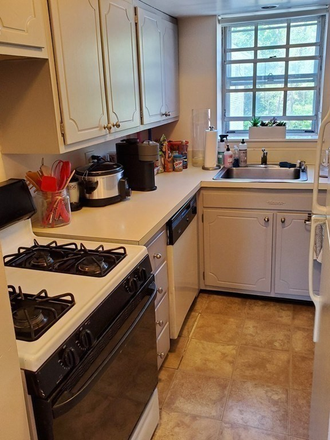 . - Spacious 2 Bed / 1 Bath w/ Utilities included!! Available NOW! Apartments