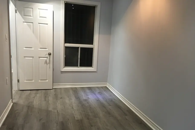 Bedroom - 4 Bedroom all utilities in Chinatown