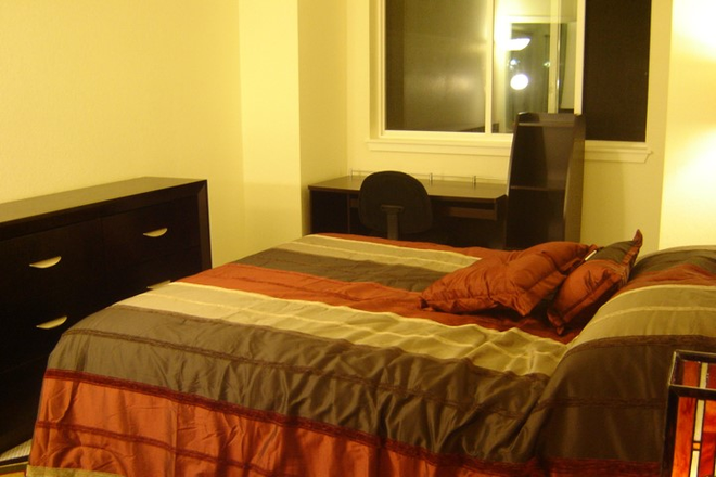 bedroom - Summer Rental (Short term) Fully Furnished 3BR in 3BR Landmark Loft (5 min to CU)