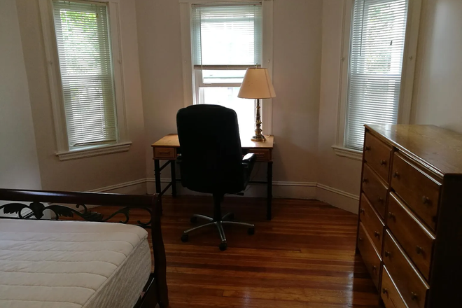Room without my stuff - Close to Joyce Cummin Centre ( 15 mins - Walk), Whole Foods and Stop&Shop (8 mins and 1 Apartments