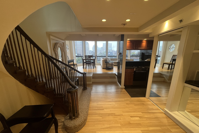 - - Huge Back Bay Penthouse | 2.5 BD 2 BA | No Broker Fee!