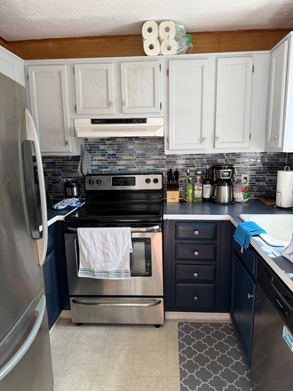 Kitchen - PRICE DROP!! Available for 3! Walk to beaches! House