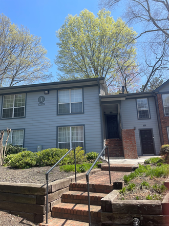 Front entrance - Spacious 2/2 roommate floor plan quiet community. Cable, internet, water and trash included in Condo