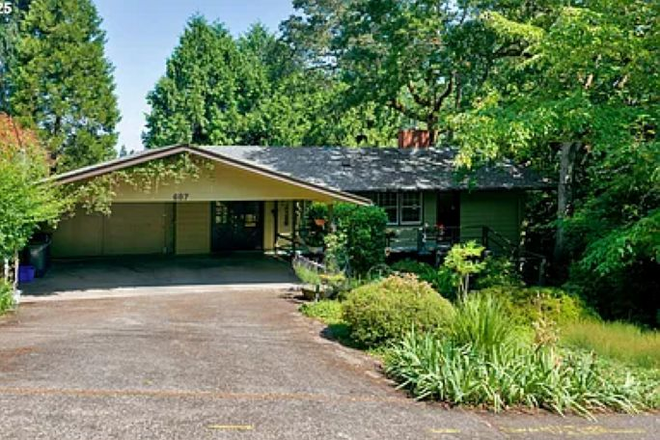 Exterior Front - The Emerald Oasis