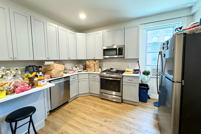 Call NOW for showings! 617-236-8550 - GOVE ST - LRG MODERN 3BR IN JEFFRIES PNT FOR *9/1/2026* W/ LNDRY IN BLDNG, EIK, DW, NEAR EQUA BDRMS Apartments