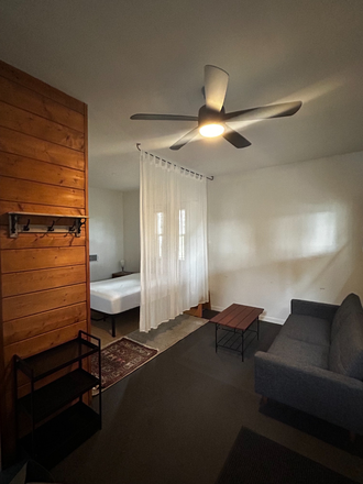 sitting area with view of sleeping area - Private Studio / 1BA - walk to Windansea