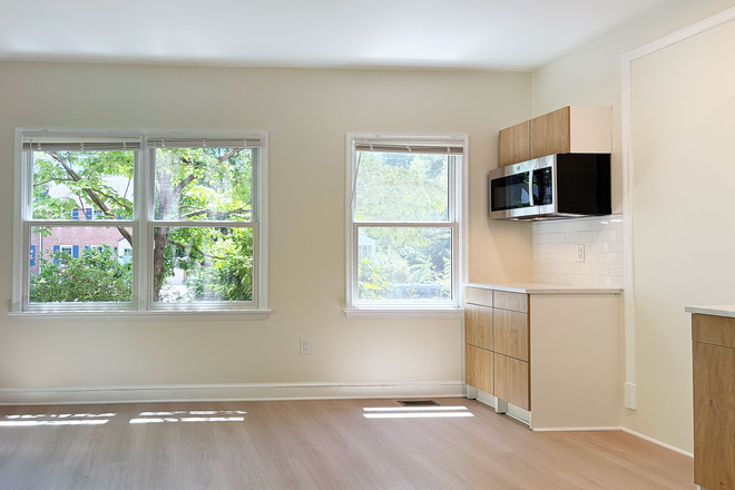 Kitchenette - Bright & Private Renovated Studio in Leafy University Park House