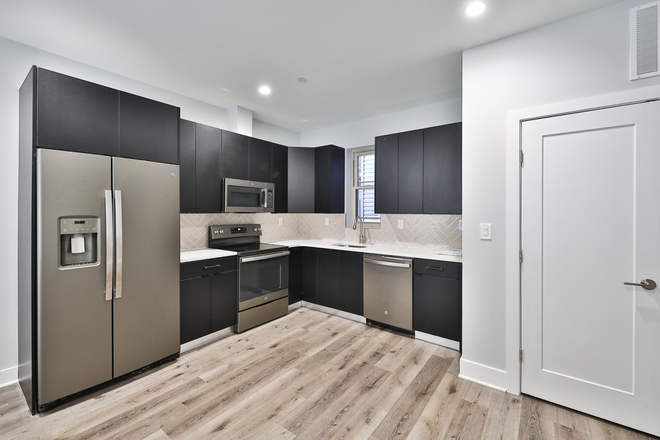 Kitchen - Modern Bi Level 2 Bed 1.5 Bath Apartments