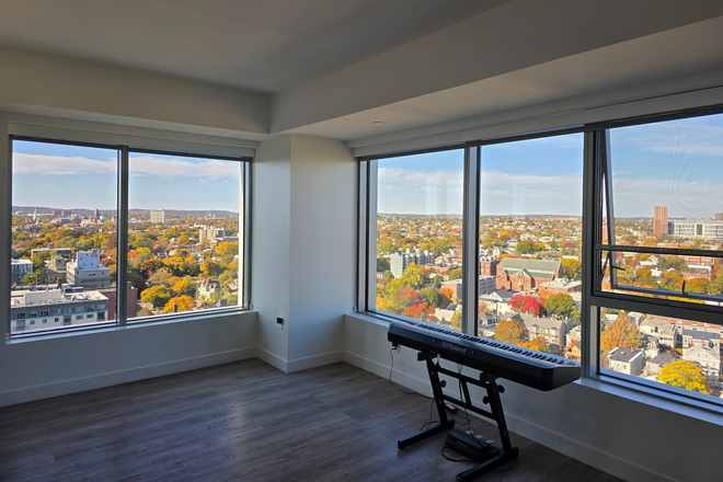 Living room / kitchen - Room Available in 3 Bed/2 Bath Luxury Apartment Penthouse