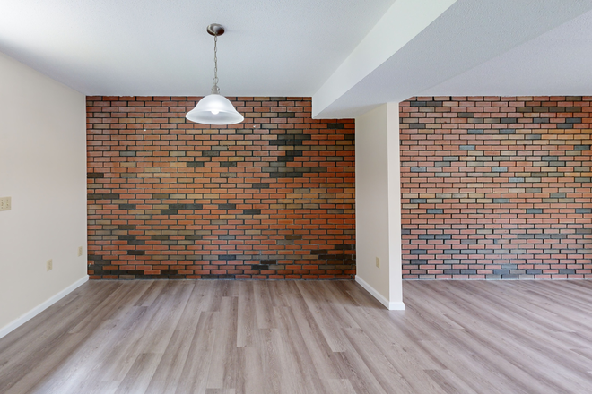Dining Room - Riverside Park 2 bedroom Town House Style
