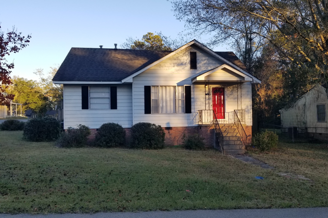 Front StreetView - Charming house on corner lot located on Avenues with Private Yard, Patio. Close to Campus, Shopping