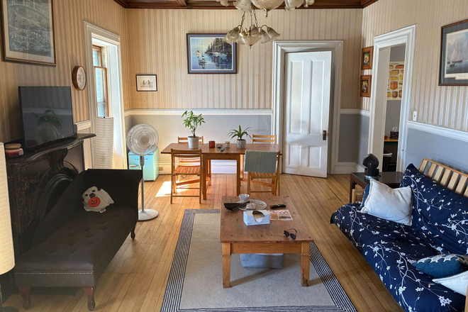 Living Room - 1 Bedroom, Spacious Apartment, Walking distance to campus and downtown