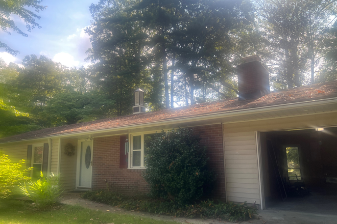 Front of the house - Big room, bathroom access from room, shower; washer/dryer, kitchen shared use. Pool table, garden House