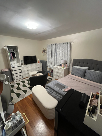 One of the bedrooms up for sublet. - 3 single rooms available within walking distance of campus.