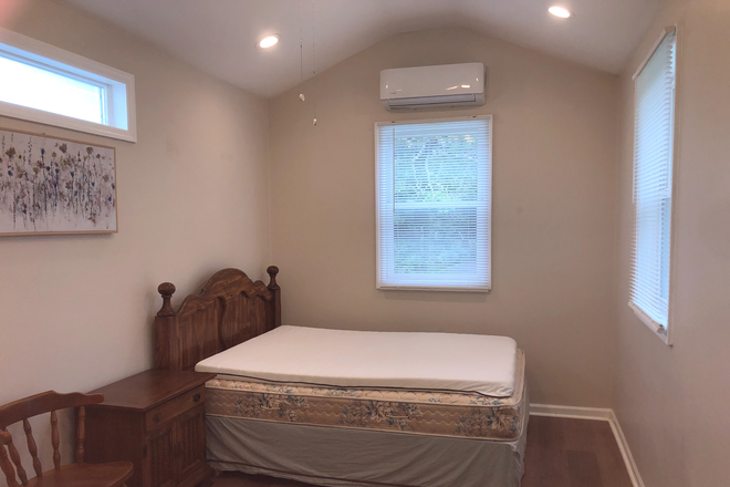 2nd floor bedroom - 1BR apt-Valley Rd-Princeton