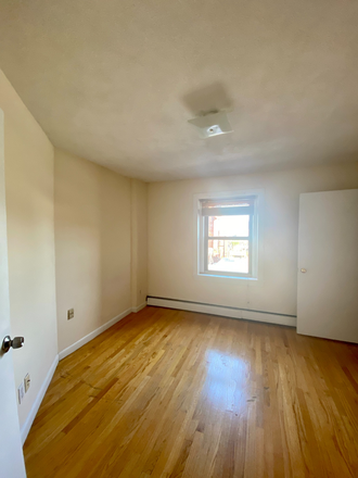 . - No broker fee. 2-bed on Marlborough. Private roof deck! Contact Will McGowan 617.512.5822 Apartments