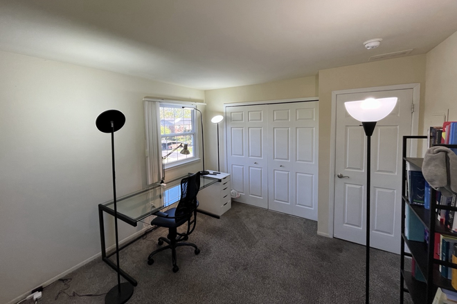 Bedroom/Office - Furnished 1B1B Summer sublet at Woodbury Gardens, $1400 Apartments