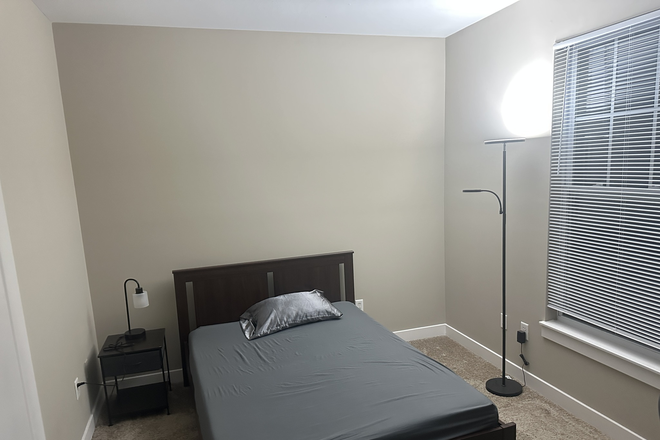 Bedroom (including optional furnishings) - 1 bedroom re-let available at The Ivy (3bed 2bath with grad students) Apartments