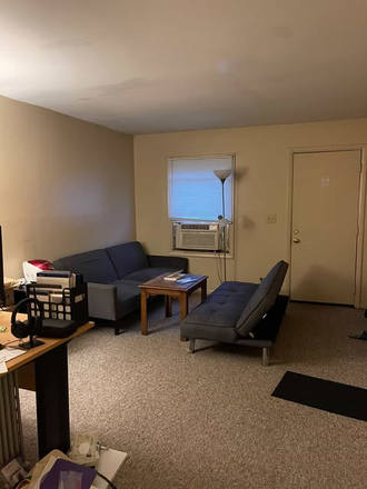 Living room - CrestView Apartment (close to campus)